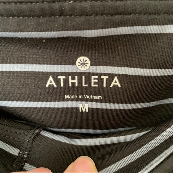 💙 Athleta | Black and Grey Strip Capri Leggings - Picture 4 of 7